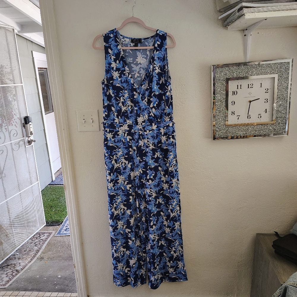C wonder size large jumpsuit with blue white flowers